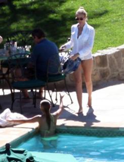 Cameron Diaz feet photo thumbnail