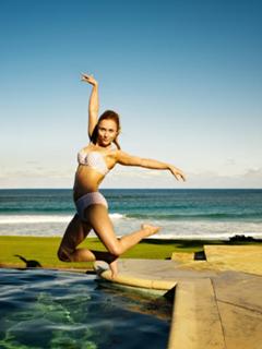 Hayden Panettiere feet photo thumbnail