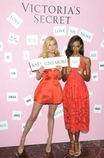 Elsa Hosk feet photo thumbnail