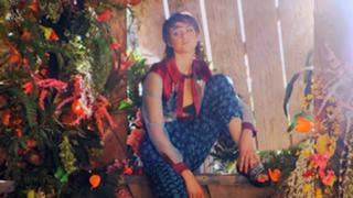 Shailene Woodley feet photo thumbnail