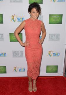 Emmanuelle Chriqui feet photo thumbnail