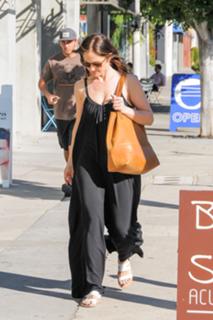 Minka Kelly feet photo thumbnail