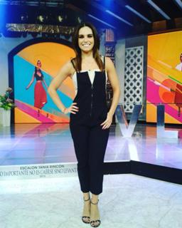 Tania Rincón feet photo thumbnail