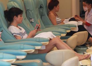 Selma Blair feet photo thumbnail