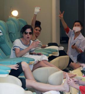 Selma Blair feet photo thumbnail
