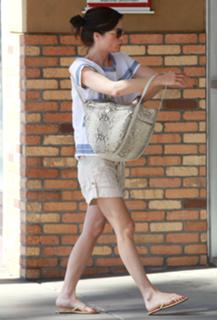 Selma Blair feet photo thumbnail