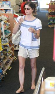 Selma Blair feet photo thumbnail