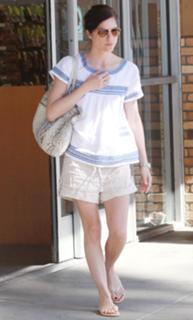 Selma Blair feet photo thumbnail
