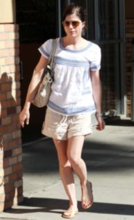 Selma Blair feet photo thumbnail