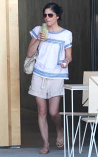 Selma Blair feet photo thumbnail