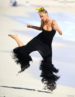 Doutzen Kroes feet photo thumbnail