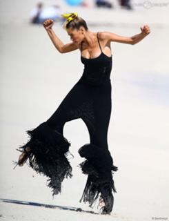 Doutzen Kroes feet photo thumbnail