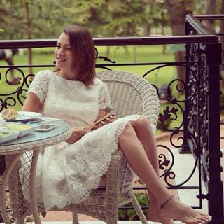 Serenay Sarikaya feet photo thumbnail