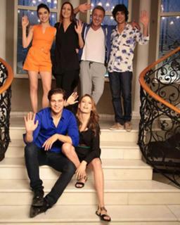Serenay Sarikaya feet photo thumbnail