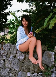 Ai Shinozaki feet photo thumbnail
