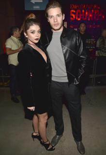 Sarah Hyland feet photo thumbnail