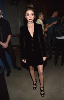 Sarah Hyland feet photo thumbnail
