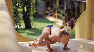 Kino MacGregor feet photo thumbnail