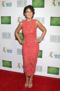 Emmanuelle Chriqui feet photo thumbnail