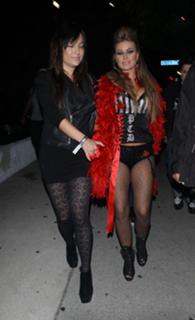 Carmen Electra feet photo thumbnail