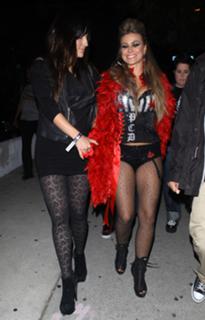 Carmen Electra feet photo thumbnail