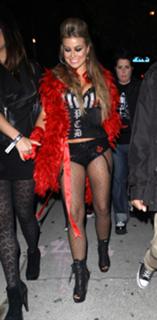 Carmen Electra feet photo thumbnail