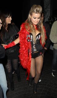 Carmen Electra feet photo thumbnail