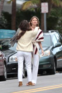 Martha Hunt feet photo thumbnail