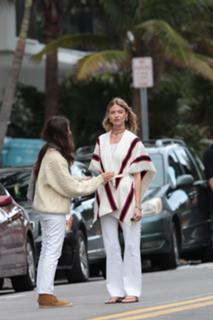 Martha Hunt feet photo thumbnail