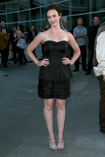 Maggie Siff feet photo 3