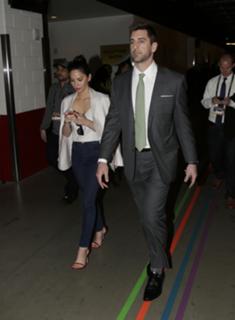 Olivia Munn feet photo thumbnail