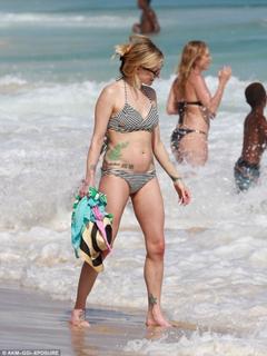 Fearne Cotton feet photo thumbnail