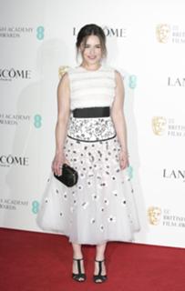 Emilia Clarke feet photo thumbnail