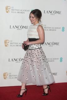 Emilia Clarke feet photo thumbnail