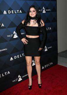 Ariel Winter feet photo thumbnail