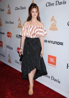 Lana Del Rey feet photo thumbnail
