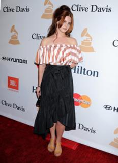 Lana Del Rey feet photo thumbnail