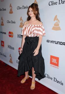 Lana Del Rey feet photo thumbnail