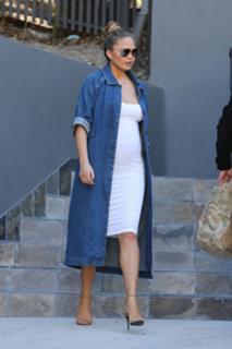 Chrissy Teigen feet photo thumbnail
