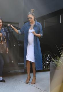 Chrissy Teigen feet photo thumbnail