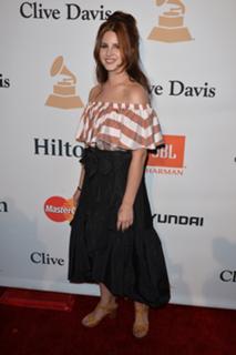 Lana Del Rey feet photo thumbnail