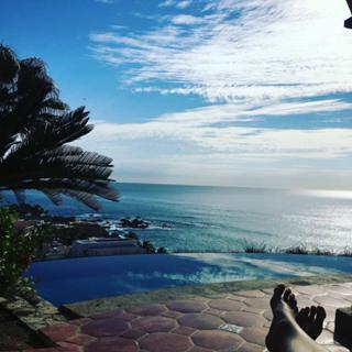Katharine McPhee feet photo thumbnail