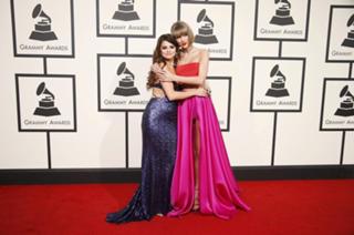 Selena Gomez feet photo thumbnail