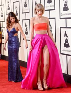Taylor Swift feet photo thumbnail