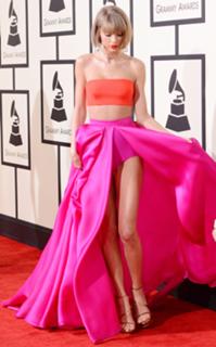 Taylor Swift feet photo thumbnail