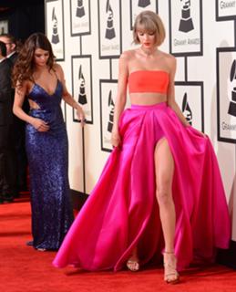 Selena Gomez feet photo thumbnail