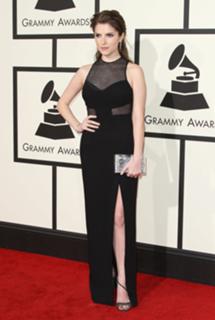 Anna Kendrick feet photo thumbnail
