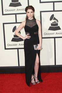 Anna Kendrick feet photo thumbnail