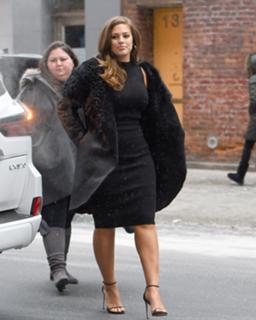 Ashley Graham feet photo thumbnail