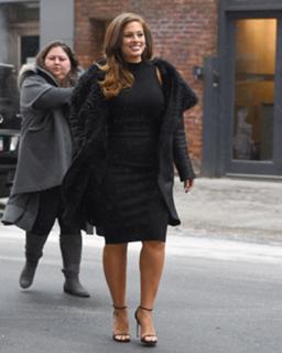Ashley Graham feet photo thumbnail